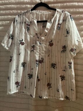 Women's sheer Cream Floral V-Neck Short Sleeve Blouse L
